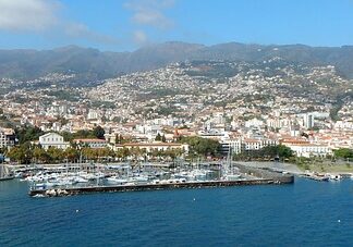 Ile trwa lot na Maderę z Wrocławia?