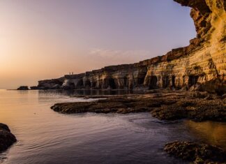 Jak długo leci się na Cypr?