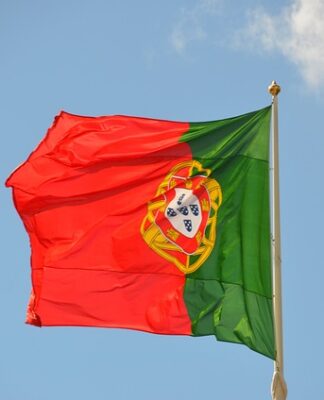 Ile się leci z Warszawy do Portugalii? Ile się leci z Warszawy do Portugalii?