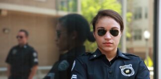 Czy policjant może palić na służbie?