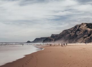 Ile leci się do Faro?