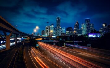 Ile się leci z Warszawy do Houston?