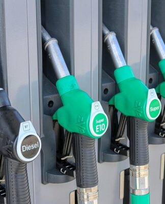 Ile kosztuje litr benzyny w Dubaju?